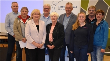 So sieht das Führungsteam des Stadtsportbundes Bremerhaven aus (von links): Frank Likendey, Jens Ennen, Jutta Buschardt, Sigward Voss, Ingeborg Syska, Jörg Frebe, Sarah Ackermann, Karl-Hermann Meyer und Annette Reinke.