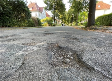Schlaglöcher in einer Straße in Nordenham