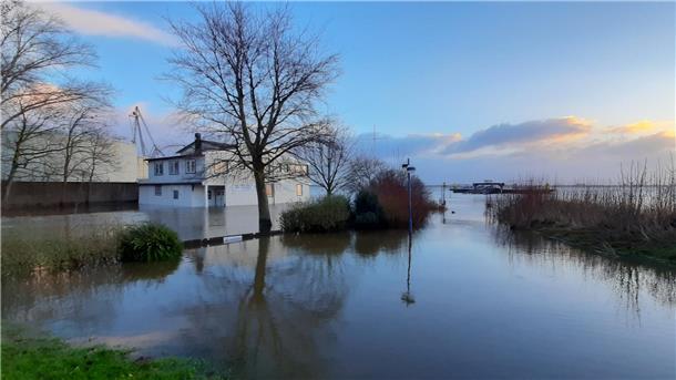 Sturmflut an der Weser in Nordenham