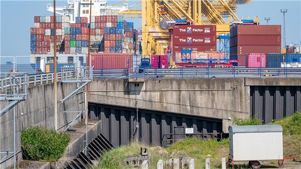 Am Südende des Containerterminals befindet sich der Eingang zur Unterwelt des Containerterminals.