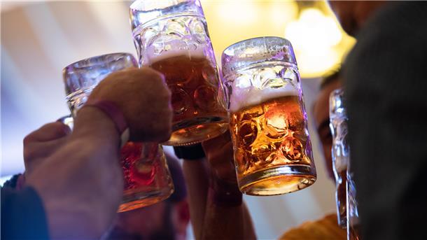 Sobald die Stimmung steigt, könnten die Festbesucher den Song Layla von selbst anstimmen. Deswegen ist er auf der Wiesn nicht verboten.