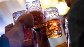 Sobald die Stimmung steigt, könnten die Festbesucher den Song Layla von selbst anstimmen. Deswegen ist er auf der Wiesn nicht verboten.