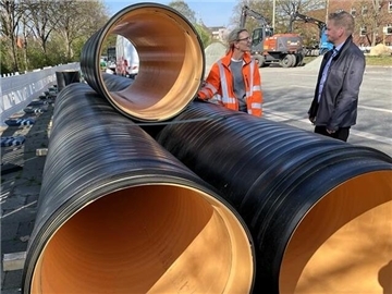 Kanalrohre an der Baustelle Melchior-Schwoon-Straße
