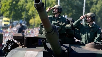 Soldaten der polnischen Armee. Die Streitkräfte werden den Grenzschutz bei Kontrollen an der Grenze zu Deutschland und zu Litauen unterstützen. (Archivbild)
