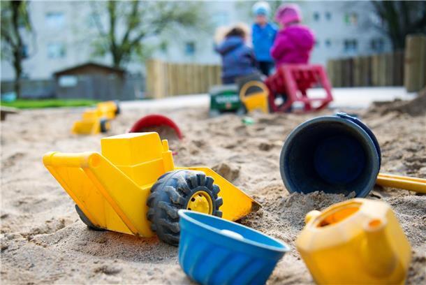 Sollen die Bauarbeiter in Sellstedt doch noch nicht anrücken? Schiffdorfs Verwaltungsspitze schlägt vor, den geplanten Kita-Neubau erst mal zu vertagen.
