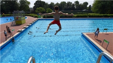 Sommerwetter im Freibad Grünhöfe: Solche Momente sollen auch dieses Jahr möglich sein.