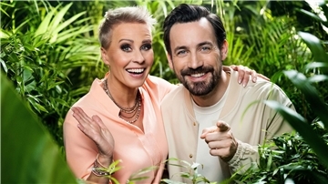 Sonja Zietlow und Jan Köppen moderieren die Reality-Show „Ich bin ein Star - Holt mich hier raus“.