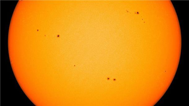 Sonnenflecken sind auf der Oberfläche der Sonne zu sehen. Wissenschaftler haben zuletzt mehrfach starke Eruptionen und Sonnenstürme gemessen.