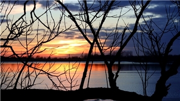 Sonnenuntergang über der Weser.