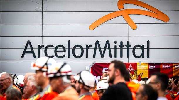 ArcelorMittal Bremen trotz Produktivität mit roten Zahlen Sorgen um die Zukunft: ArcelorMittal-Beschäftigte haben Ende Juni bei einer Kundgebung ihrem Ärger Luft gemacht.
