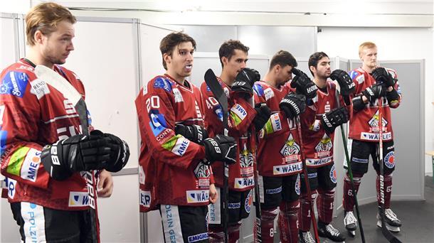 Sorgenvolle Blicke: Mehrere Spieler der Fischtown Pinguins haben sich mit dem Coronavirus infiziert.