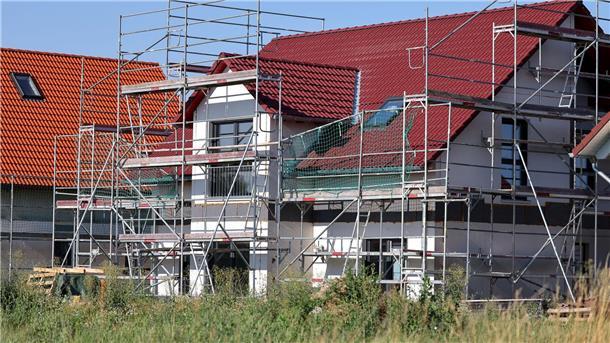 Umfrage: Bürger sparen seltener für die eigene Wohnung Sparen fürs Wohneigentum lohnt sich aus Sicht vieler Verbraucher immer weniger. (Archivbild)