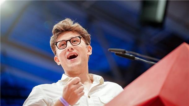 SPD wendet Streit um verpflichtenden Wehrdienst ab SPD-Bundesparteitag