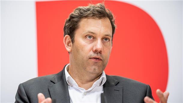 SPD stellt höheren Mindestlohn in Aussicht SPD-Chef Lars Klingbeil hält die Erhöhung des Mindestlohns für nicht ausreichend.