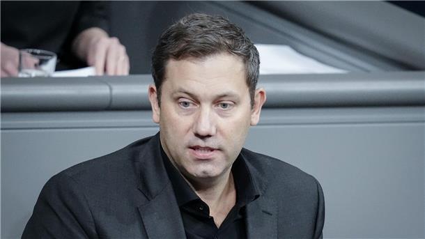 Klingbeil wirbt vor EU-Gipfel für diplomatische Initiativen SPD-Chef Lars Klingbeil will mehr diplomatische Initiativen im Ukraine-Krieg sehen.