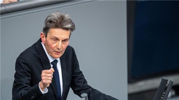 Mützenich unzufrieden mit Haushalts-Deal SPD-Fraktionschef Rolf Mützenich warnt wegen der Einsparungen vor einer Spaltung der Gesellschaft.