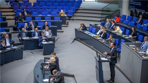 „Putin treu ergeben“ - Angriffe auf AfD in Russland-Debatte SPD-Fraktionsvize Dirk Wiese wirft der AfD vor, „das Sprachrohr für den Kreml“ zu sein.