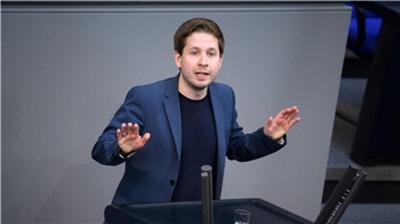 SPD-Generalsekretär Kevin Kühnert (SPD) hat den Führungsstil von Kanzler Scholz verteidigt.