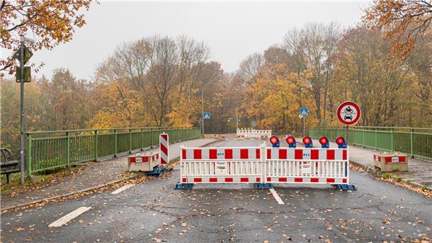 Sperrung der Dreibergen-Brücke zwischen Grünhöfe und Wulsdorf.
