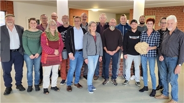 Gruppenfoto mit 17 Menschen