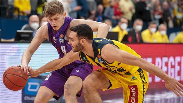 Spielmacher-Talent Peter Hemschemeier (links) ist in der BBL bei der BG Göttingen nicht glücklich geworden. Der 20-Jährige folgt seinem Förderer Steven Esterkamp zu den Eisbären Bremerhaven.