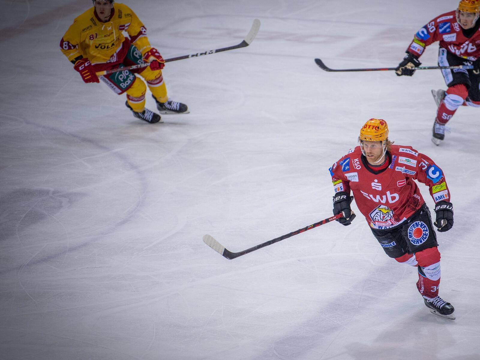 Spielszene in der Eisarena.