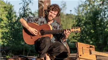 Spielt zum Auftakt der Zevener Gitarrenwoche: Christian Leonardo Zack.
