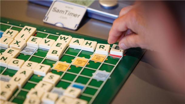 Wortleger in Minden: „Scrabble sollte Schulfach sein“ Spielzug bei der 14. Deutschen Scrabble-Meisterschaft in Minden.