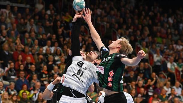 Bundesliga-Club und Hallenbesitzer streiten vor Gericht Spitzenhandball in der ZAG Arena: Hier kämpfen Kiels Hendrik Pekeler (l) und Hannovers Marian Michalczik um den Ball.