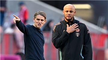 Sportdirektor Christoph Freund (l) ärgert sich über den kanadischen Verband.