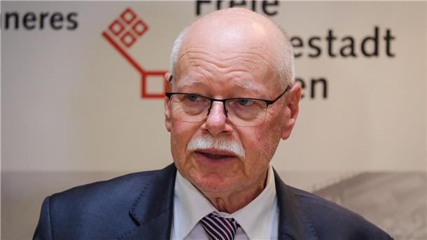 Innensenator Mäurer: „Sinnlose und gefährliche Böllerei“ Spricht von „sinnloser und gefährlicher Böllerei“: Innensenator Ulrich Mäurer. (Archivfoto)