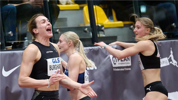 Sprinterin Alexandra Burghardt (l) überraschte mit einer Top-Zeit über die 60 Meter.