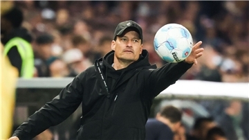 St.-Pauli-Trainer Alexander Blessin. 