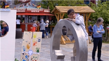 Stadtjugendreferent Söhnke Helms beim Stationenweg des evangelisch-lutherischen Kirchenkreises Bremerhaven zum „Engel der Kulturen“, einem Kunstprojekt zur interreligiösen Begegnung