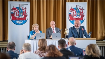 Stadtverordnetenversammlung im Ella-Kappenberg-Saal der Volkshochschule im September 2023. Im Bild: Thomas Jürgewitz (AfD) (rechts).
