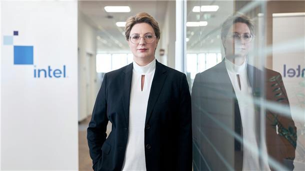 Wechsel an der Führungsspitze von Intel Deutschland Stammt ursprünglich aus einer bayerischen Handwerksfamilie und war dort die Erste, die studiert hat, nämlich Informatik: Sonja Pierer.