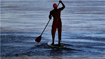 Stand-up-Paddling ist ein beliebter Wassersport geworden. Der SV Nordenham will Stand-up-Paddling ab Frühsommer kommenden Jahres im Seenpark I anbieten.