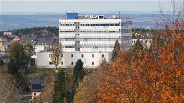 Raumfahrtfirma OHB baut künftig Satellitenteile in Sachsen Standort mit langer Tradition: Zuletzt wurde hier im Vogtland Unterhaltungselektronik produziert, künftig sind es Teile für Satelliten.