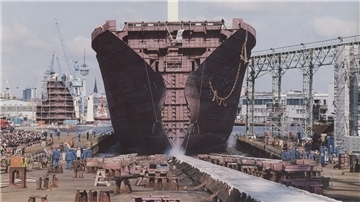 Stapelläufe wie der des Containerschiffes „E.R. Helgoland“ gehören in Bremerhaven längst der Vergangenheit an: Die Werft SSW ist nach mehreren Pleiten Geschichte.