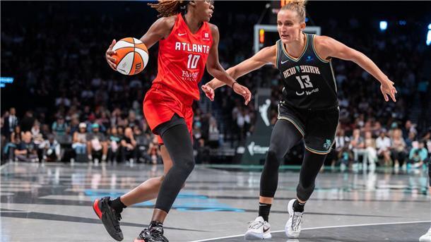 Fiebich zum Playoff-Start: Bestes WNBA-Spiel ihrer Karriere Stark in der Abwehr und effektiv im Angriff: Leonie Fiebich (rechts) verfehlte nur einen von acht Würfen.