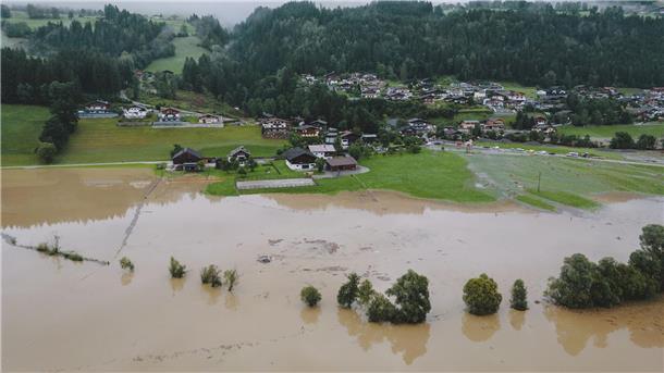 Schlammlawinen durch Unwetter in Salzburg und Tirol Starker Regen hat in Teilen Salzburgs in der Nacht zu Murenabgängen und Überflutungen gesorgt.