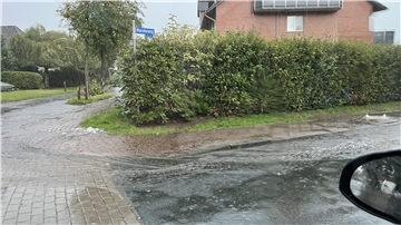 Starkregen hat den Marnkeweg in Spaden Mitte September unter Wasser gesetzt. Die Gullis konnten den Regen nicht mehr aufnehmen.