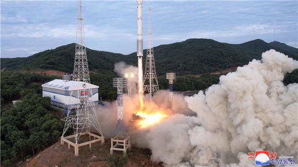 Start einer Trägerrakete „Chollima-1“ vom Seohae Satelliten Start Komplex an der Westküste Nordkoreas.