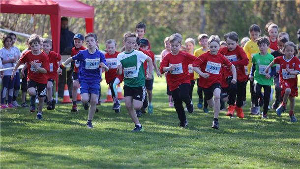 Start zum 1.000-Meter-Rennen beim Lauf in den Mai des TSV Neuenwalde