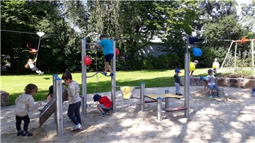 Startklar für das Spielvergnügen: Der neu gestaltete Spielplatz am Rotdornweg. 