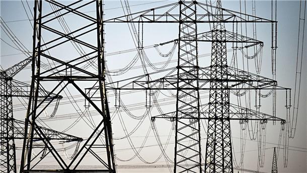 Statt der im Haushalt bisher veranschlagten 10,6 Milliarden Euro könnten die Kosten für das EEG-Konto dieses Jahr auf rund 27,5 Milliarden Euro steigen.