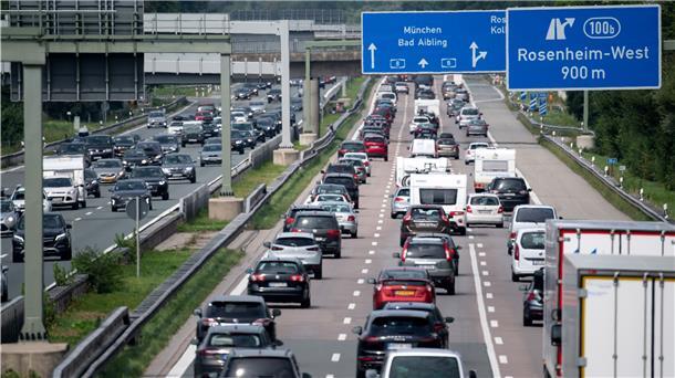 Stau auf bayrischen Autobahnen zu Ferienbeginn.