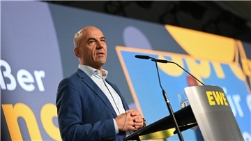 Stefan Dohler, EWE-Vorstandsvorsitzender, bei einer Pressekonferenz.