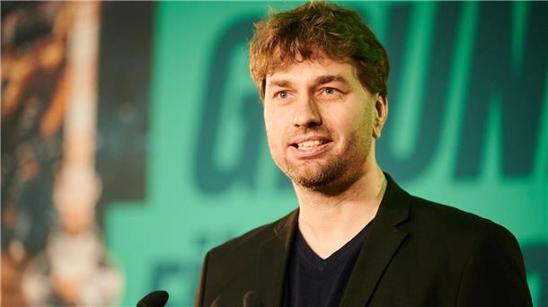 Grüne fordern höhere Gebühren für Flüge mit Privatjets Stefan Gelbhaar (Bündnis 90/ Die Grünen) hält ein Verbot von kurzen Privatflügen für rechtlich schwierig.