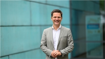 Steffen Krach ist seit 2021 Regionspräsident der Region Hannover und strebt nun eine neue Aufgabe in Berlin an.